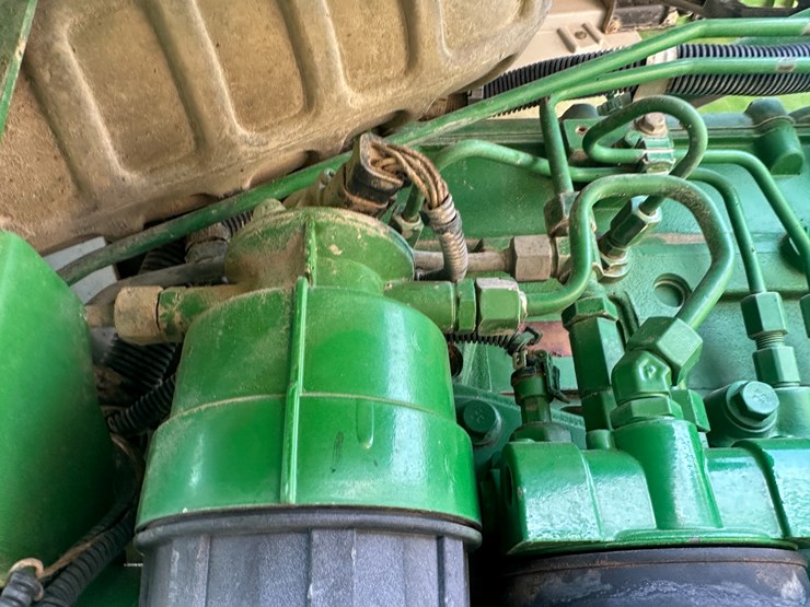 2010-john-deere-8295r-image-55