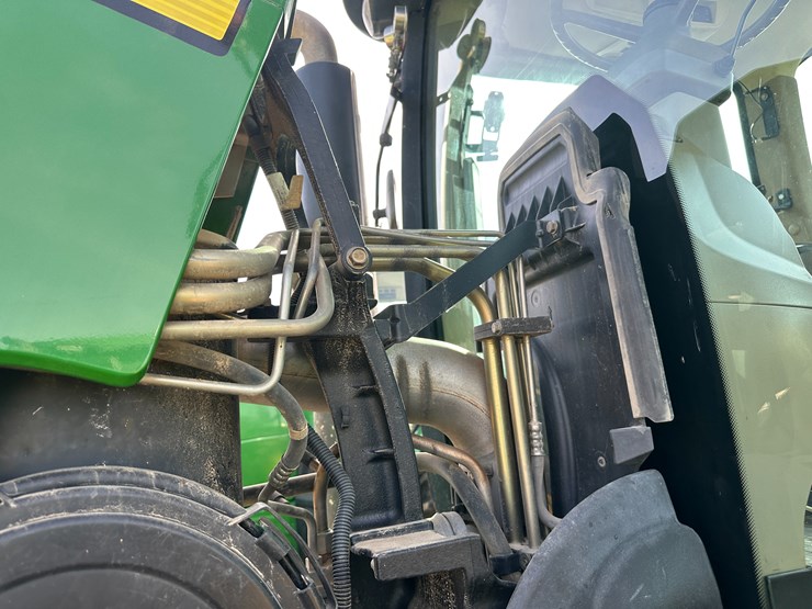 2010-john-deere-8295r-image-41