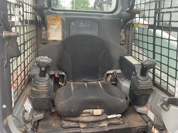 2021-bobcat-t870-image-15