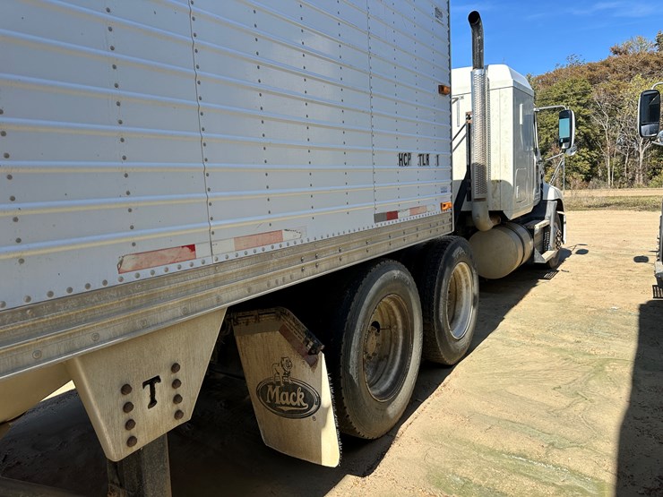 #33712-•-2011-mack-cxu-t/a-sleeper-truck-tractor-1m1aw09y5bm013138-image-3