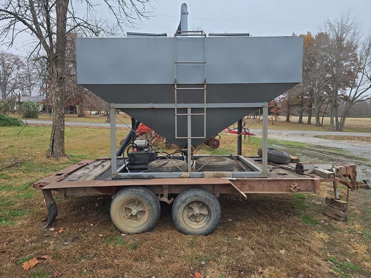 homemade-seed-tender-trailer,-holds-4-pro-boxes,-honda-engine,-with-hyd-control,-steel-auger,-dual-compartment,-on-tandem-axle-trailer,-no-title-image-4