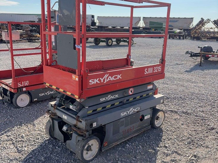 2015-skyjack-sj3215-electric-scissor-lift-105.9-hours,-everything-works-as-it-should,-21ft-working-height-image-1