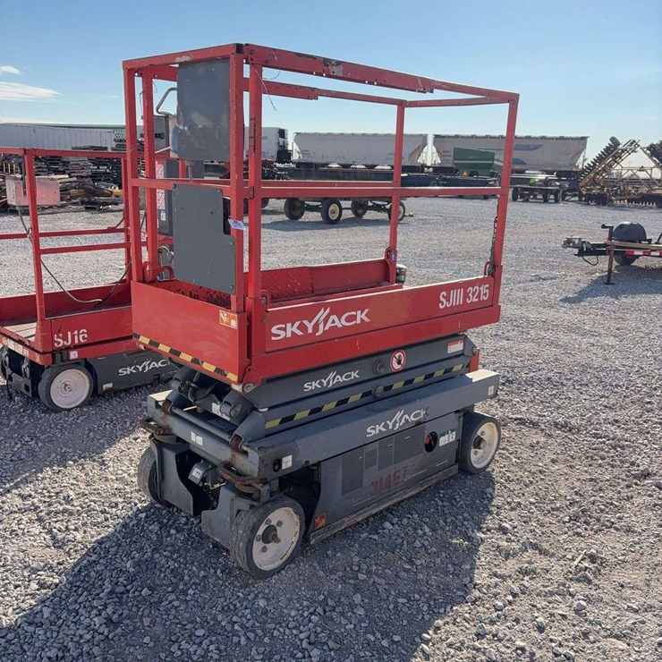 2015 Skyjack SJ3215 Electric Scissor Lift 105.9 Hours, Everything works as it should, 21ft working height