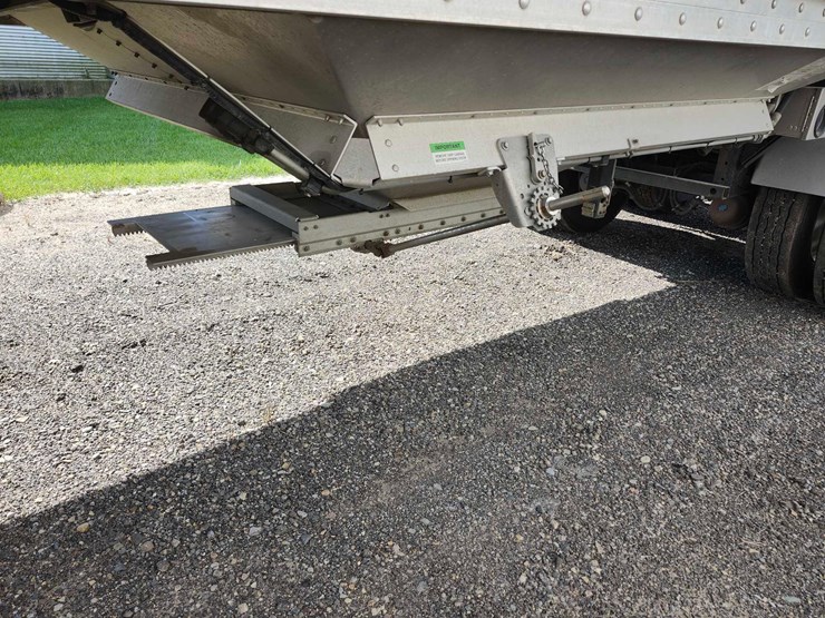 2023-prestige-hopper-bottom-trailer-image-5