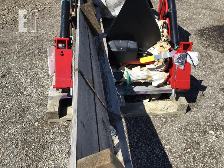 2022-case-ih-l555-image-4