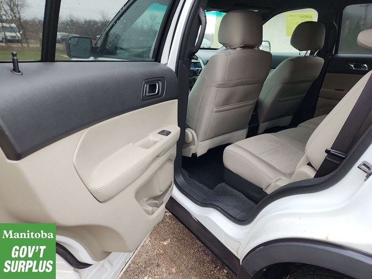 2013-ford-explorer-image-13