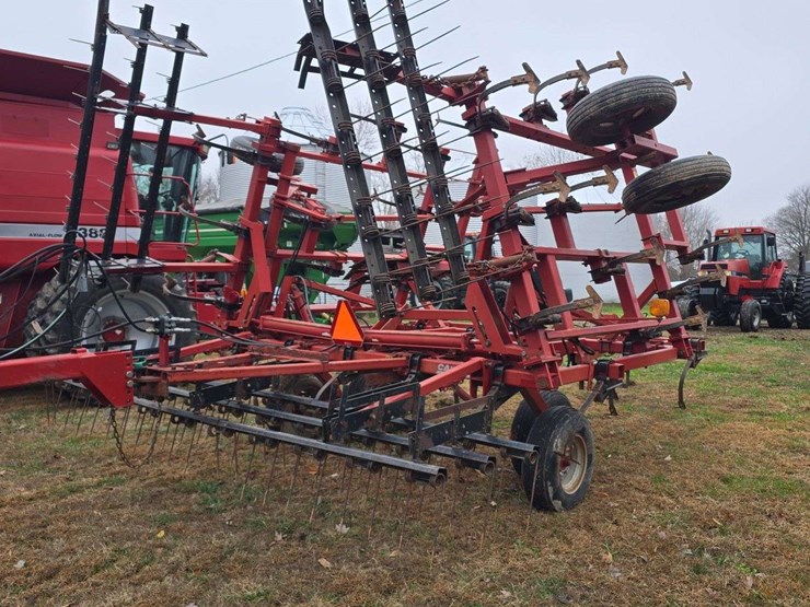 case-4300-field-cultivator,-c-shank,-28ft,-walking-tandems,-3-bar-spring-tooth-harrow,-rear-hitch-and-hyd.,-s/n--0623421-image-4