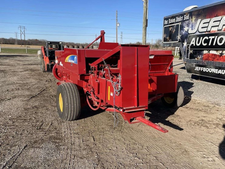 2022-new-holland-bc5070-square-baler-image-3
