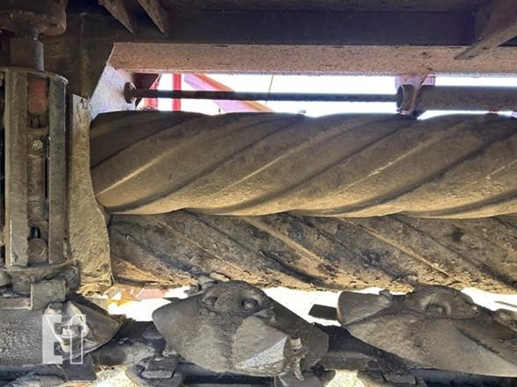 2014-new-holland-h7460-image-22