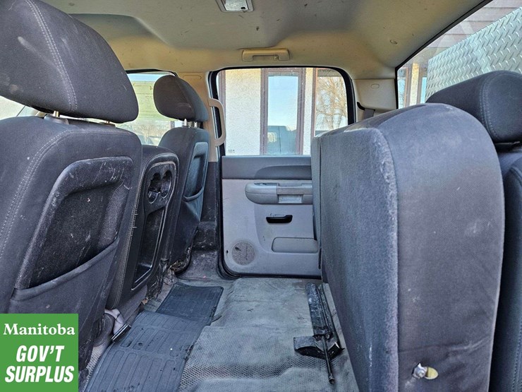 2012-chevrolet-silverado-2500hd-image-40