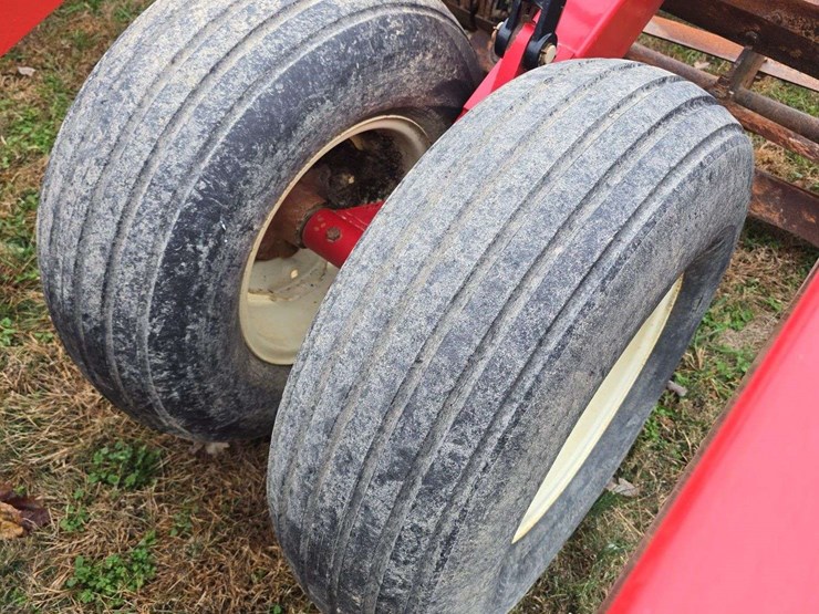 mcfarlane-4030-rb6,-reel-disk,-30ft,-tandem-axle,-18.5''-blades,-manual-gang-adjust,-disc-blade,-beater,-3-bar-harrow,-and-basket,-s/n--17165-image-9