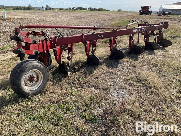 1982-white-588-image-5