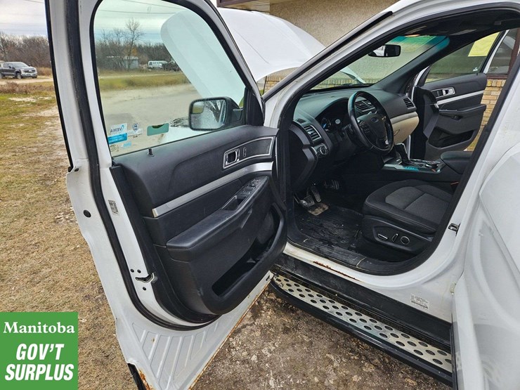 2017-ford-explorer-xlt-image-25