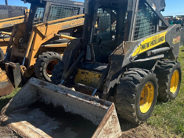 new-holland-l175-image-2