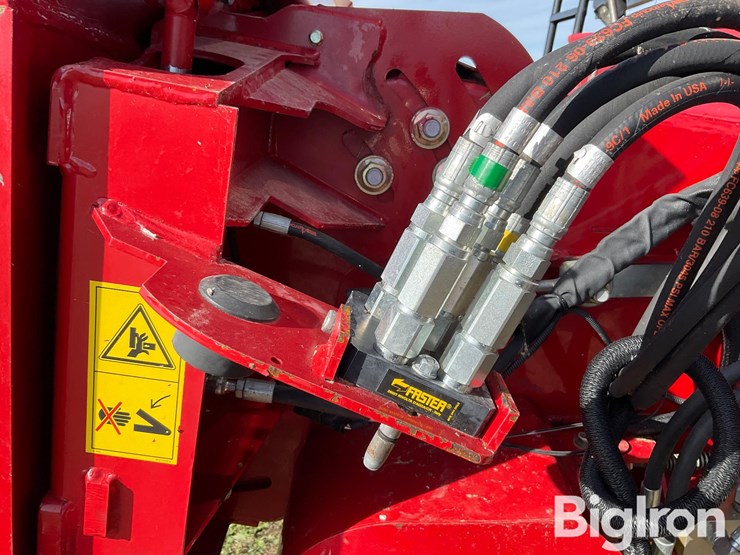 2014-case-ih-6140-image-11