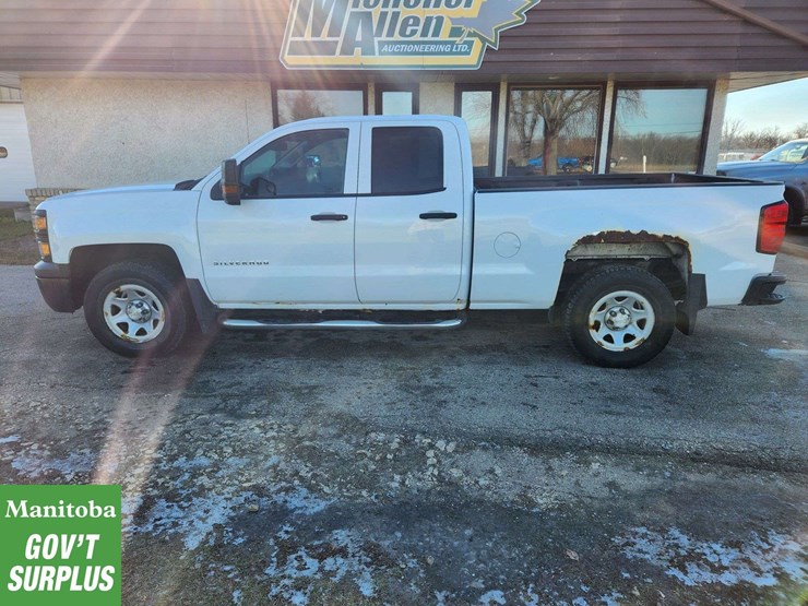 2015-chevrolet-silverado-1500-image-2