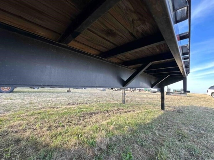 2016-maxey-26’-gooseneck-flatbed-trailer-image-21