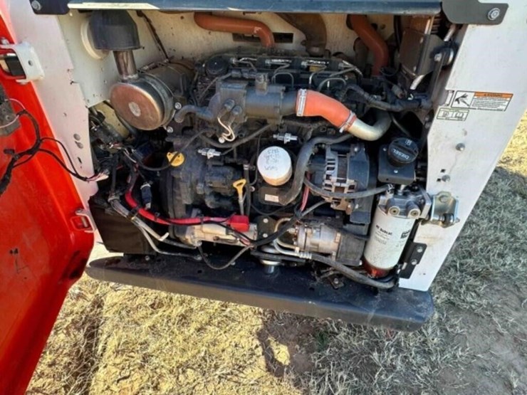 2024-bobcat-t740-image-11