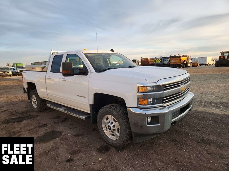 2015-chevrolet-silverado-2500hd-image-4