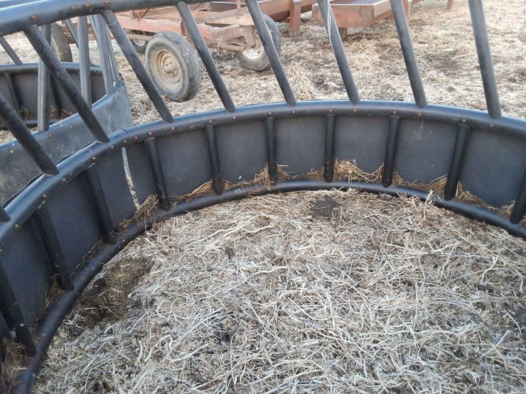 heavy-duty-poly-round-bale-feeder-image-3