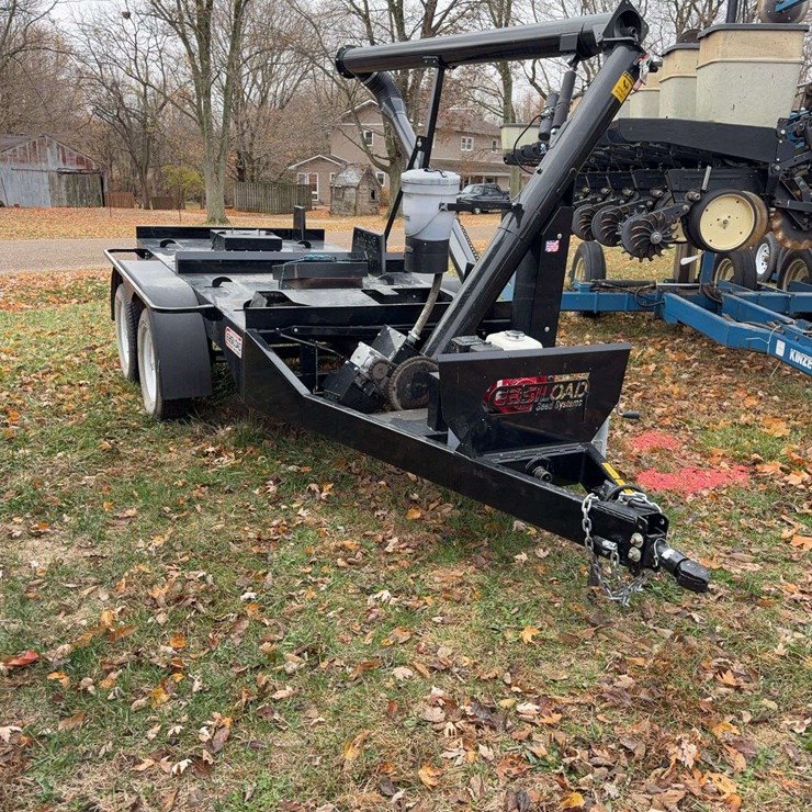 Eazy Load Seed System Seed Tender, 2 Box, Electric Start, Honda GX160 Engine Poly Auger, Tandem Axle