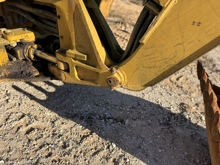 caterpillar-420d-image-42