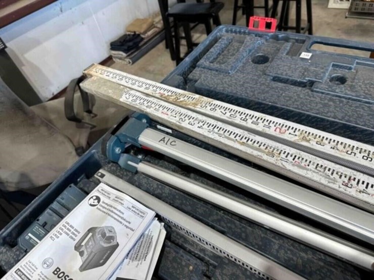 bosch-laser-level,-tripod-&-accessories-image-6
