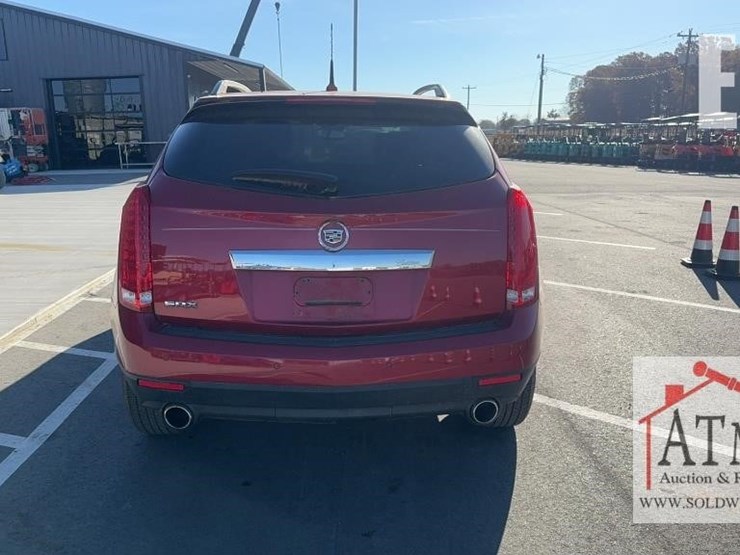 2010-cadillac-srx-image-4