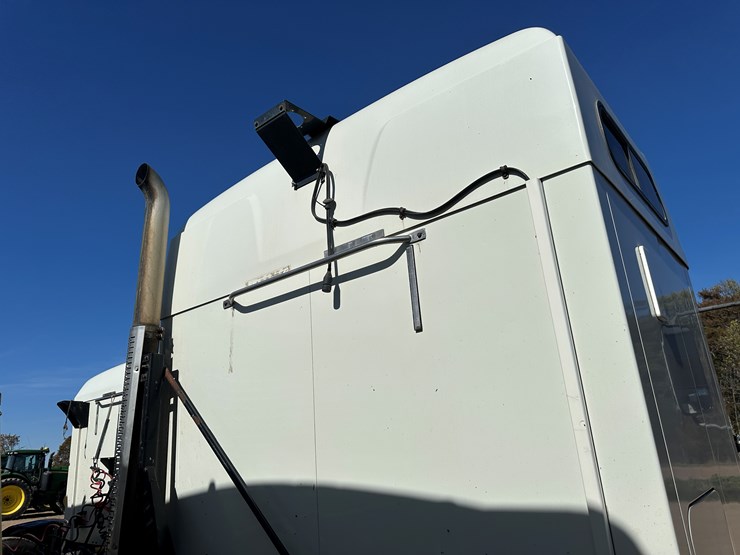 #33710-•-2011-mack-cxu-t/a-sleeper-truck-tractor-1m1aw09y3bm013638-image-51