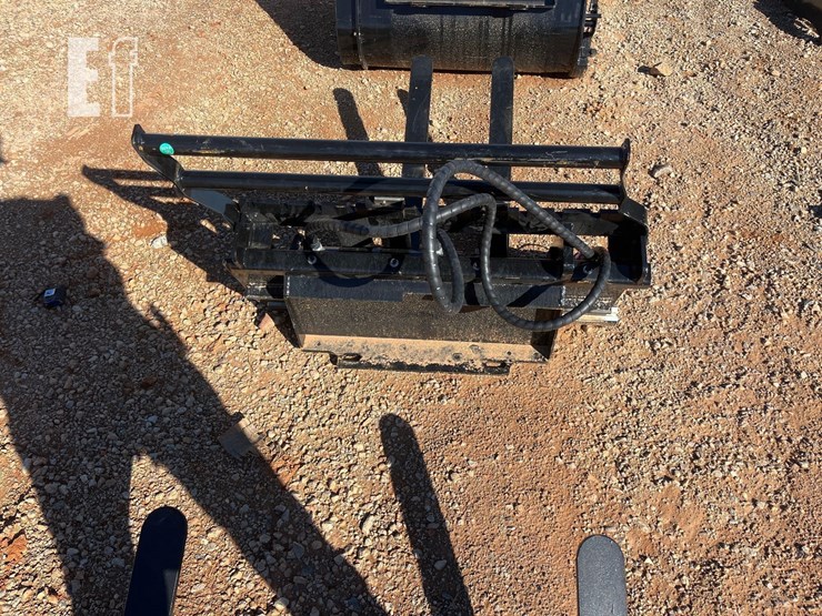 future-mini-skid-steer-loader-hydraulic-side-shift-image-3