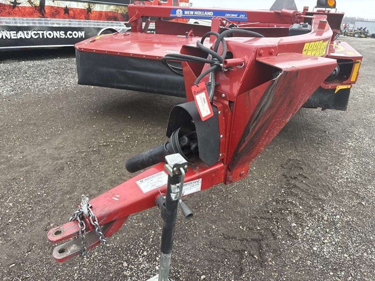 2021-new-holland-210-image-7