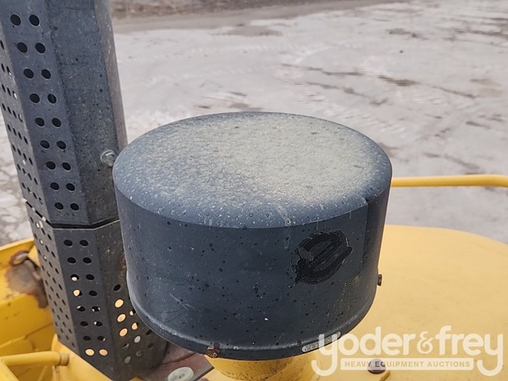 2017-komatsu-d61pxi-24-image-23