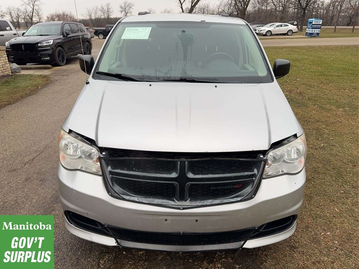 2012-dodge-grand-caravan-sxt-image-2