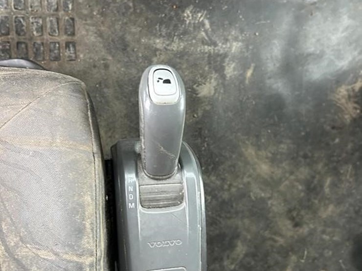 volvo-vnl42t670-image-31