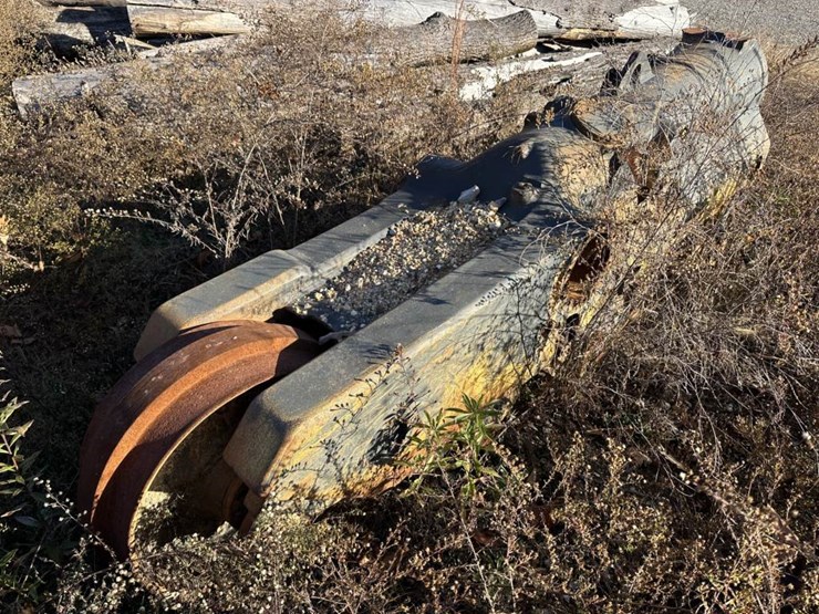 #2200-•-caterpillar-d8-undercarriage-image-5