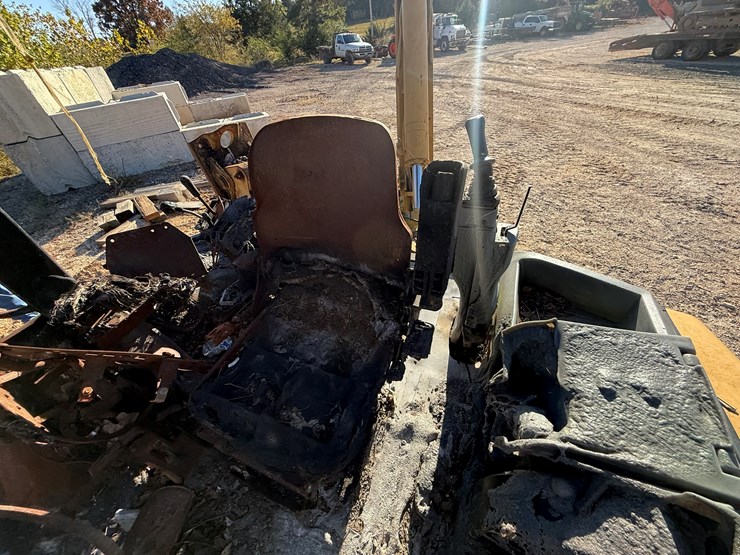 caterpillar-420d-image-88