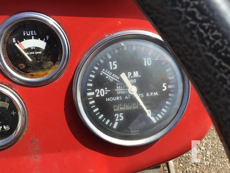 1973-massey-ferguson-135-image-14