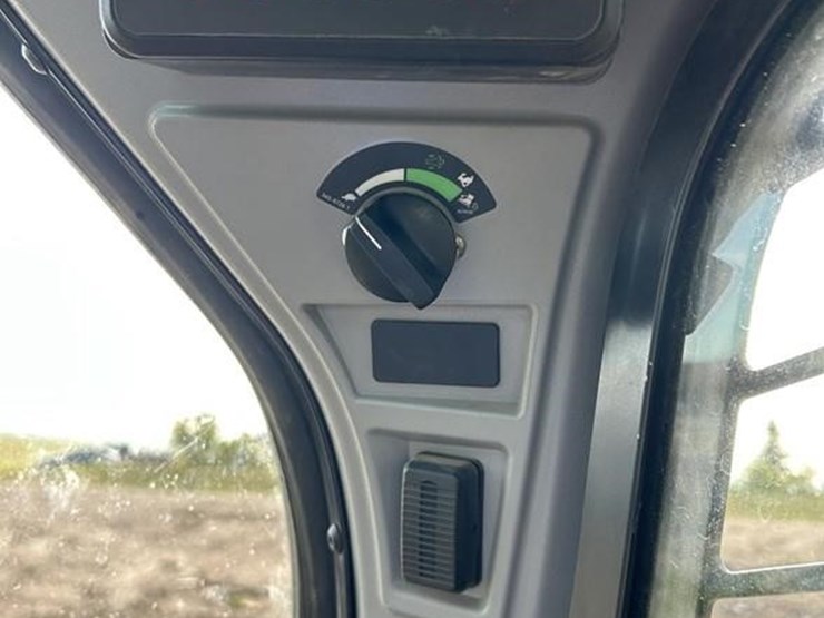 2019-caterpillar-262d3-image-27