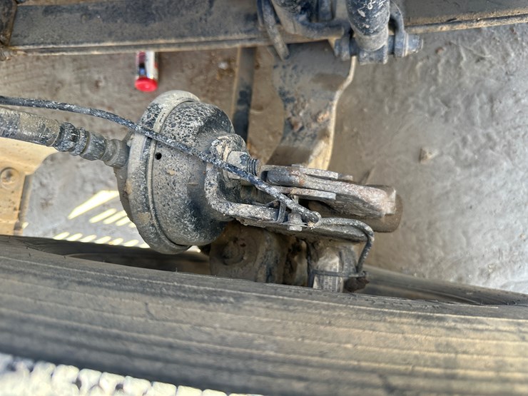 #33704-•-2011-mack-cxu-t/a-sleeper-truck-tractor-1m1aw09y8bm013165-image-61