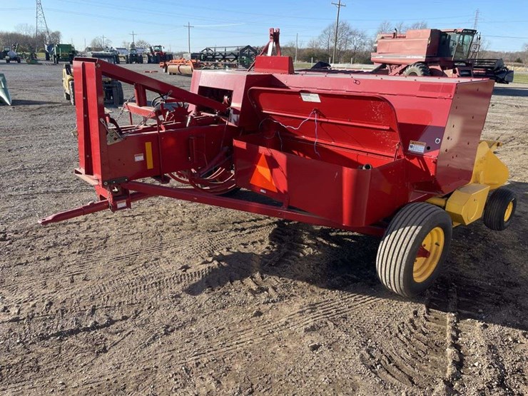 2022-new-holland-bc5070-square-baler-image-4