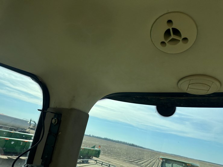 2010-john-deere-8295r-image-66