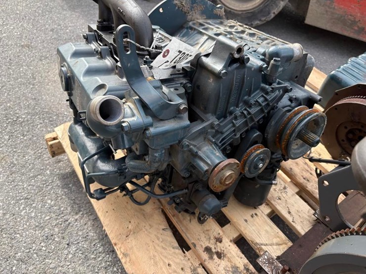 kubota-d1703-image-10