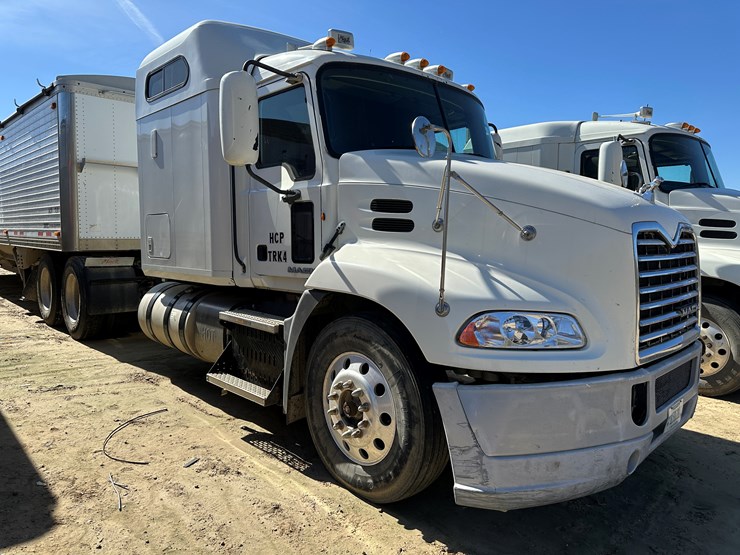 #33710-•-2011-mack-cxu-t/a-sleeper-truck-tractor-1m1aw09y3bm013638-image-2