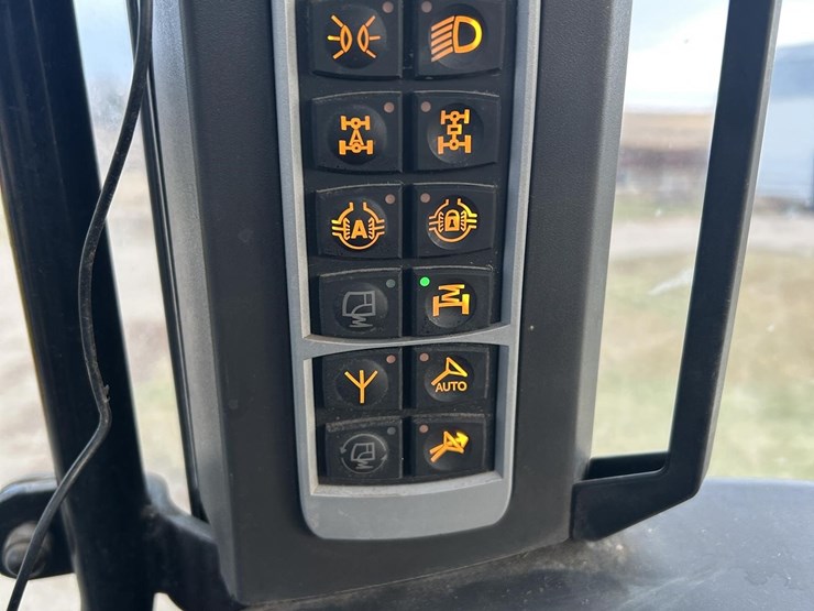 2014-challenger-mt585d-image-61