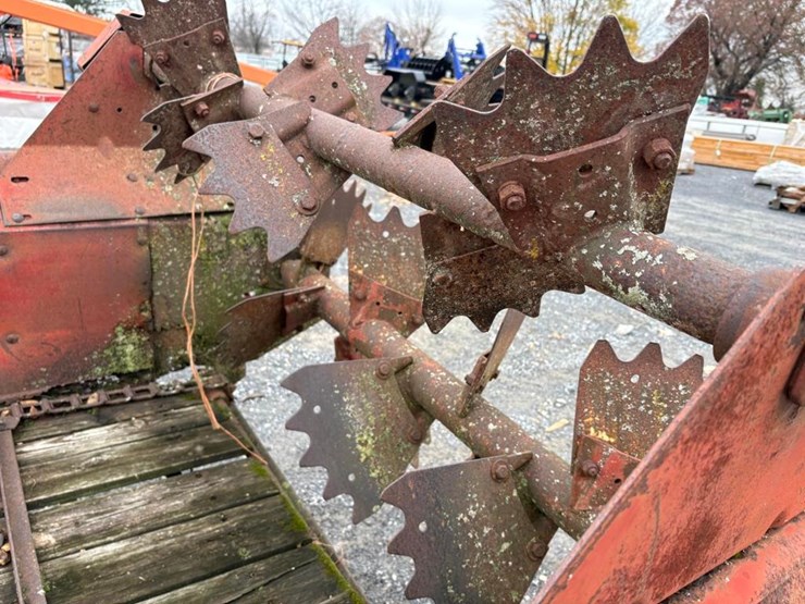 new-holland-329-image-8