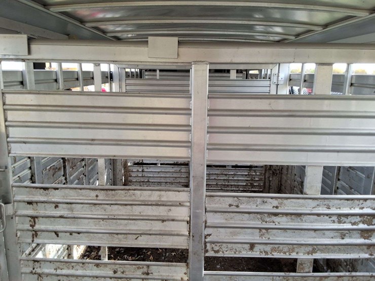 2003-featherlite-aluminum-livestock-trailer,-24ft,-7ft-wide,-2-cut-gates,-gooseneck,-aluminum-floor,-14,000lb,-vin--4fg-l0242-74g066144-image-9