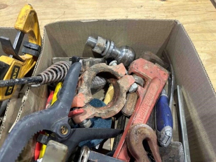 2-boxes--misc.-tools,-hammers,-brushes,-wrenches-image-6