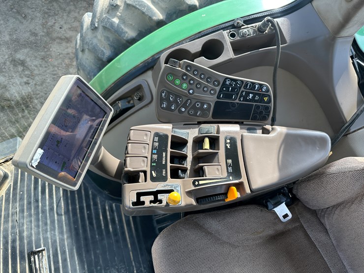 2010-john-deere-8295r-image-59