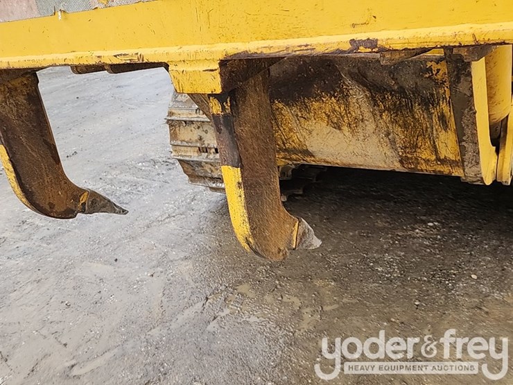 2004-deere-700h-image-10