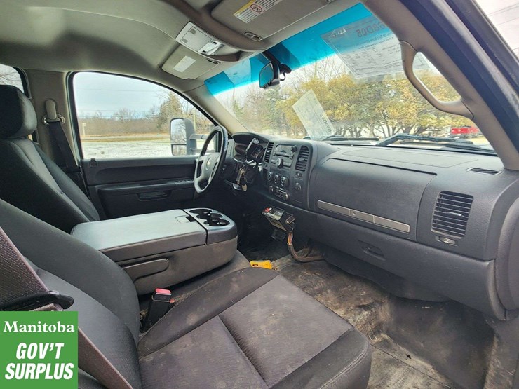 2013-chevrolet-silverado-3500hd-image-30